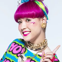 Pee 飾演 Detective Abekobe