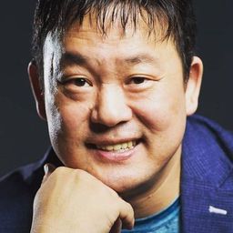 Lee Doll-hyung 飾演 Musician