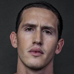 Alan Daicz 飾演 Luis Collazo (16 años)