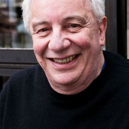 Marco Nanini 飾演 Rodolfo