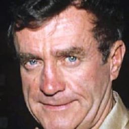 William Boyett 飾演 Sgt. Sacker (as Bill Boyett)