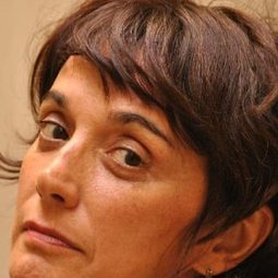 Claudia Cantero 飾演 Enfermera