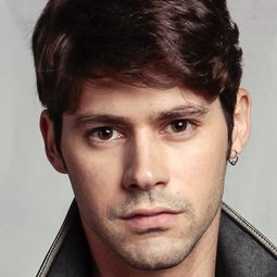 佩德羅·坎波斯 - 不甜馬丁娜演員 飾演César