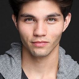 Chase Austin 飾演 Trevor Lansing