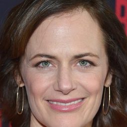 Sarah Clarke 飾演 Renée