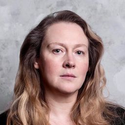 尤利婭·奧格 飾演 Anna Alexandrovna