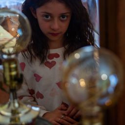 Pau Menna 飾演 Zoe