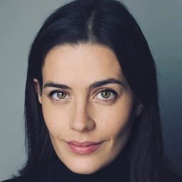 羅雷娜·法蘭柯 飾演 Laura Costa