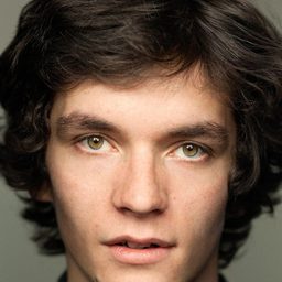 菲昂懷海德 飾演 Paul