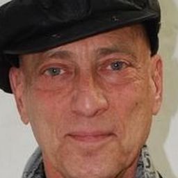 Richard Fire 飾演 Marvin