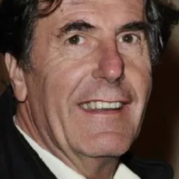 Bernard Ménez 飾演 Monsieur Lochu