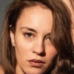 Radina Kardjilova 飾演 Becky