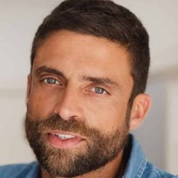 Diogo Amaral 飾演 Artur