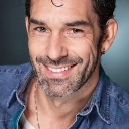 Pablo Turégano 飾演 