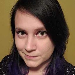 Cayt Feinics 飾演 Gloria