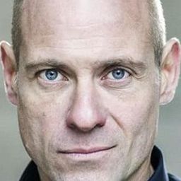 Matt Bardock 飾演 Cedric