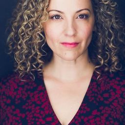 Donna Vivino 飾演 Kendall Bard