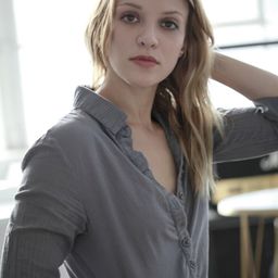 Naama Kates 飾演 Svetlana