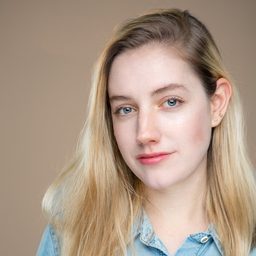 Isabel Hagen 飾演 Self - Viola