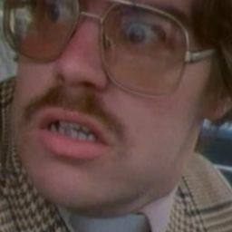 Craig Smith 飾演 Giles / 3rd Class Alien