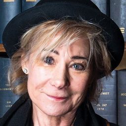 Zoë Wanamaker - Elephants Can Remember演員 飾演Ariadne Oliver