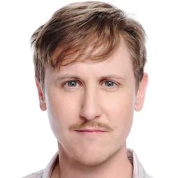 強尼·彭伯頓 - 賤鄰2演員 飾演Frat President