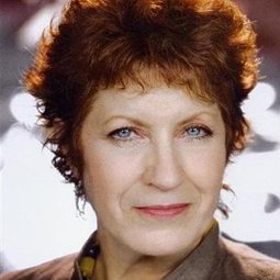 Andréa Ferréol 飾演 Sophia