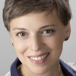 Nelly Uvarova 飾演 Sona
