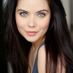 Grace Phipps 飾演 Mona Wilson
