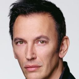 史蒂夫·范倫泰 飾演 Funerary Undertaker / Topper (voice)