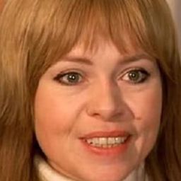 Arina Efremova 飾演 Self