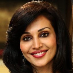 Flora Saini - 36 Farmhouse演員 飾演