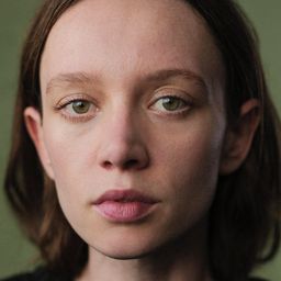 Ishtar Currie Wilson 飾演 Sister Anjelica