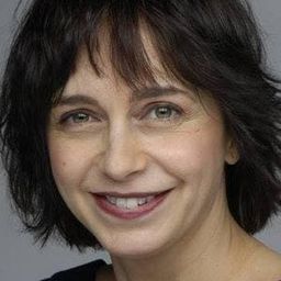 Alessandra Sarno 飾演 