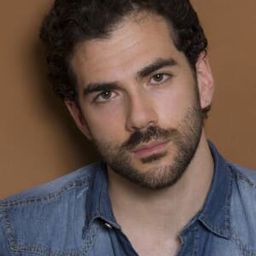 安德烈亞·迪路易吉 飾演 Pietro