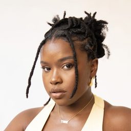 Courtney Taylor 飾演 Grace