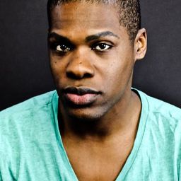 William E. Morris 飾演 Ricardo