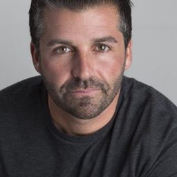 Ryan Orr - 失驚無神闖謎城演員 飾演Biker