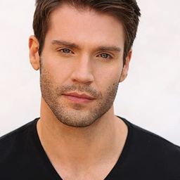 Billy Armstrong 飾演 Daniel Miller