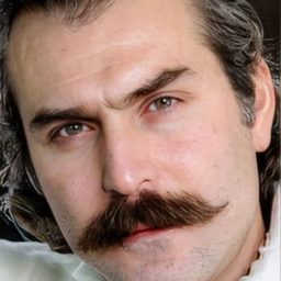 Numan Çakır 飾演 