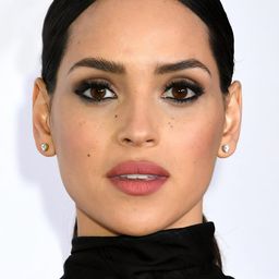 安卓·亞霍娜 飾演 Martine Bancroft