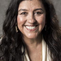 Regina Casé 飾演 Mulher de Valdir