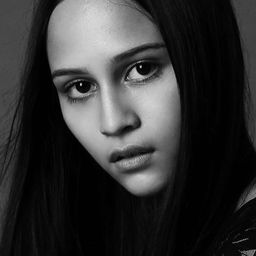 露特夏 飾演 Untari