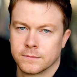 Daniel Rigby 飾演 Mr Kirkby