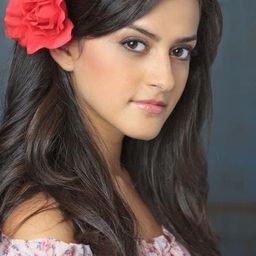 Diana Elizabeth Torres 飾演 Self