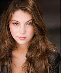 Tara Price 飾演 Sara