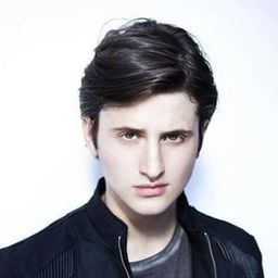 Gustavo Piaskoski 飾演 Guilherme