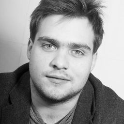 Nikolay Efremov 飾演 Sasha