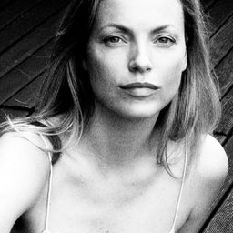 Nadia Aldridge 飾演 Lady Coleridge