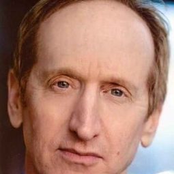 Larry Cedar - 火花演員 飾演Mr. Prather